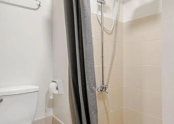 Near Sm Bf & Shopwise Slex Accessible 2br For 4 Apartamento